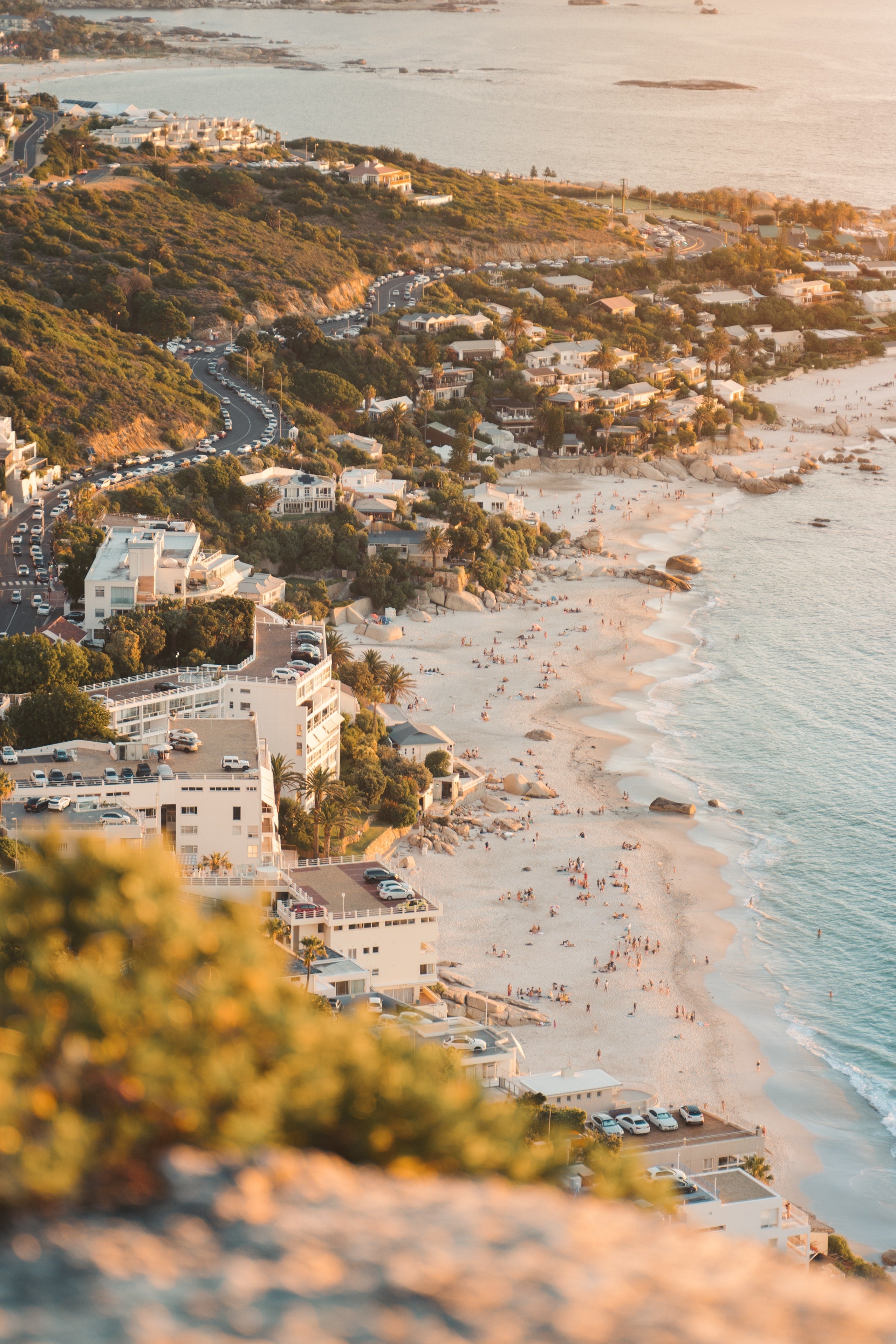 Blick auf Clifton Beach im warmen Abendlicht