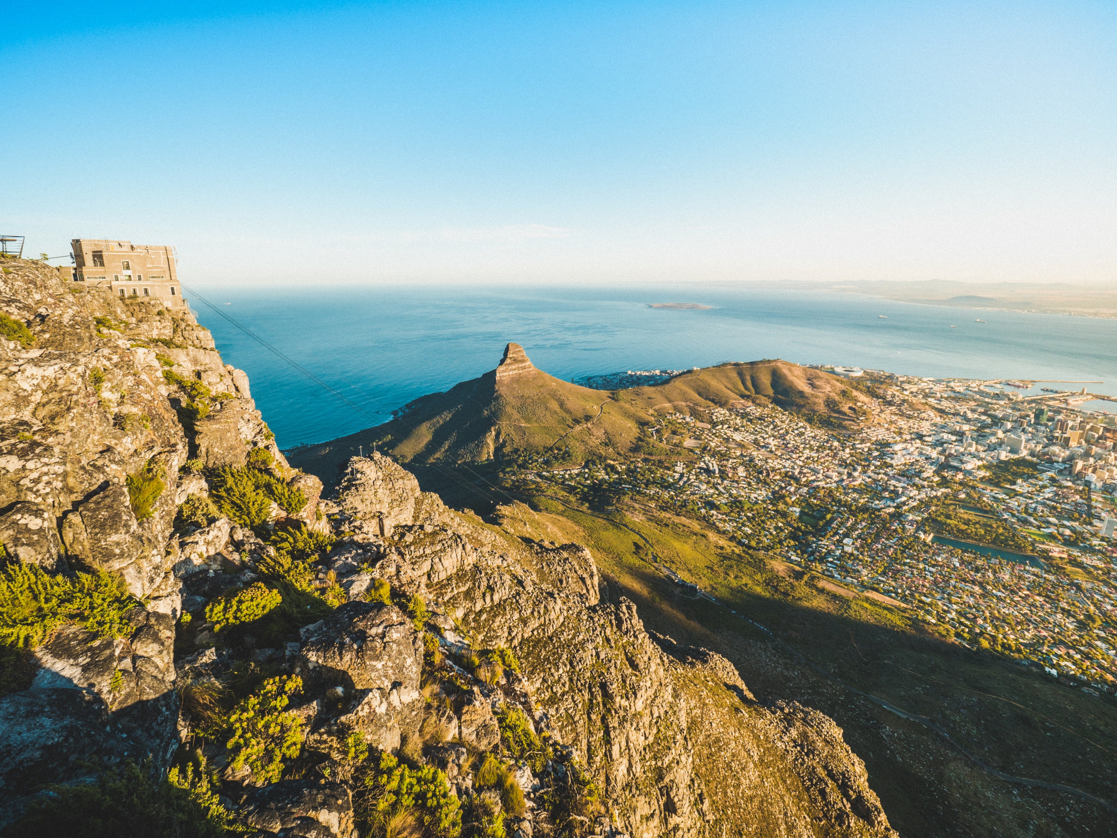 Atemberaubender Blick vom Tafelberg auf Kapstadt und den Ozean